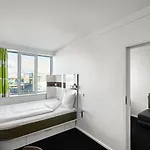 Wakeup - Bernstorffsgade 2*