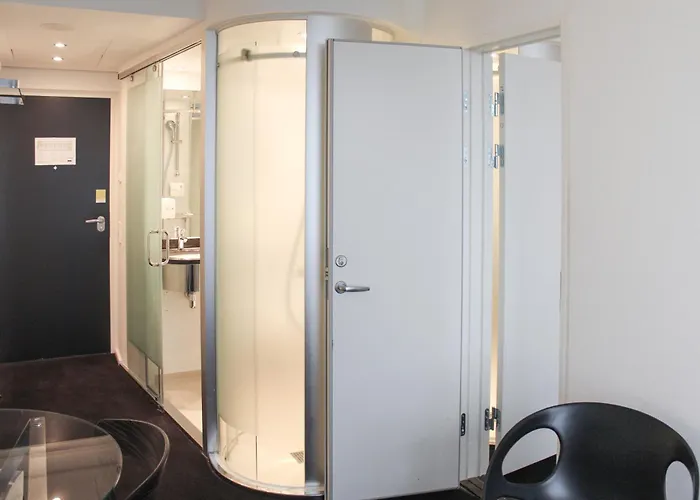 Otel Wakeup - Bernstorffsgade 2*