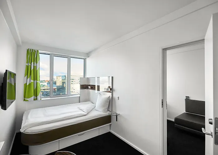 Wakeup - Bernstorffsgade 2*